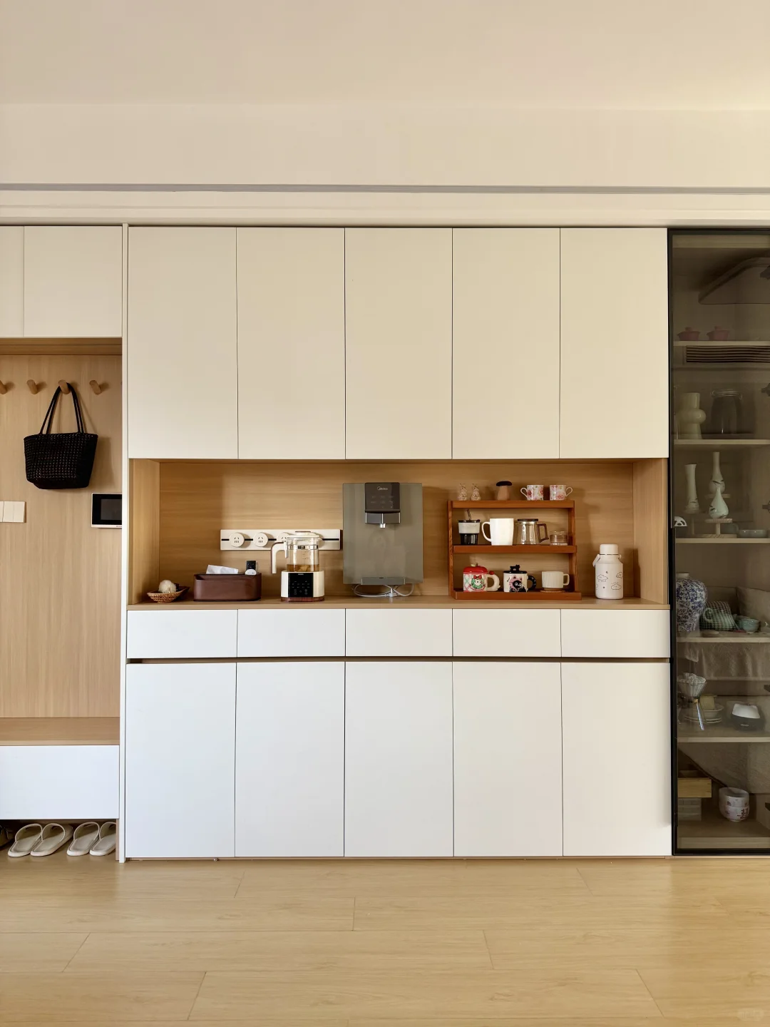 被疯狂抄作业的满墙电视柜，1w真的值！