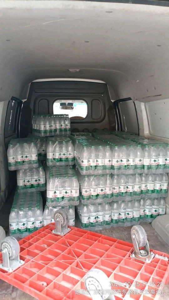 张家界矿泉水瓶装水饮料方便面八宝粥批发