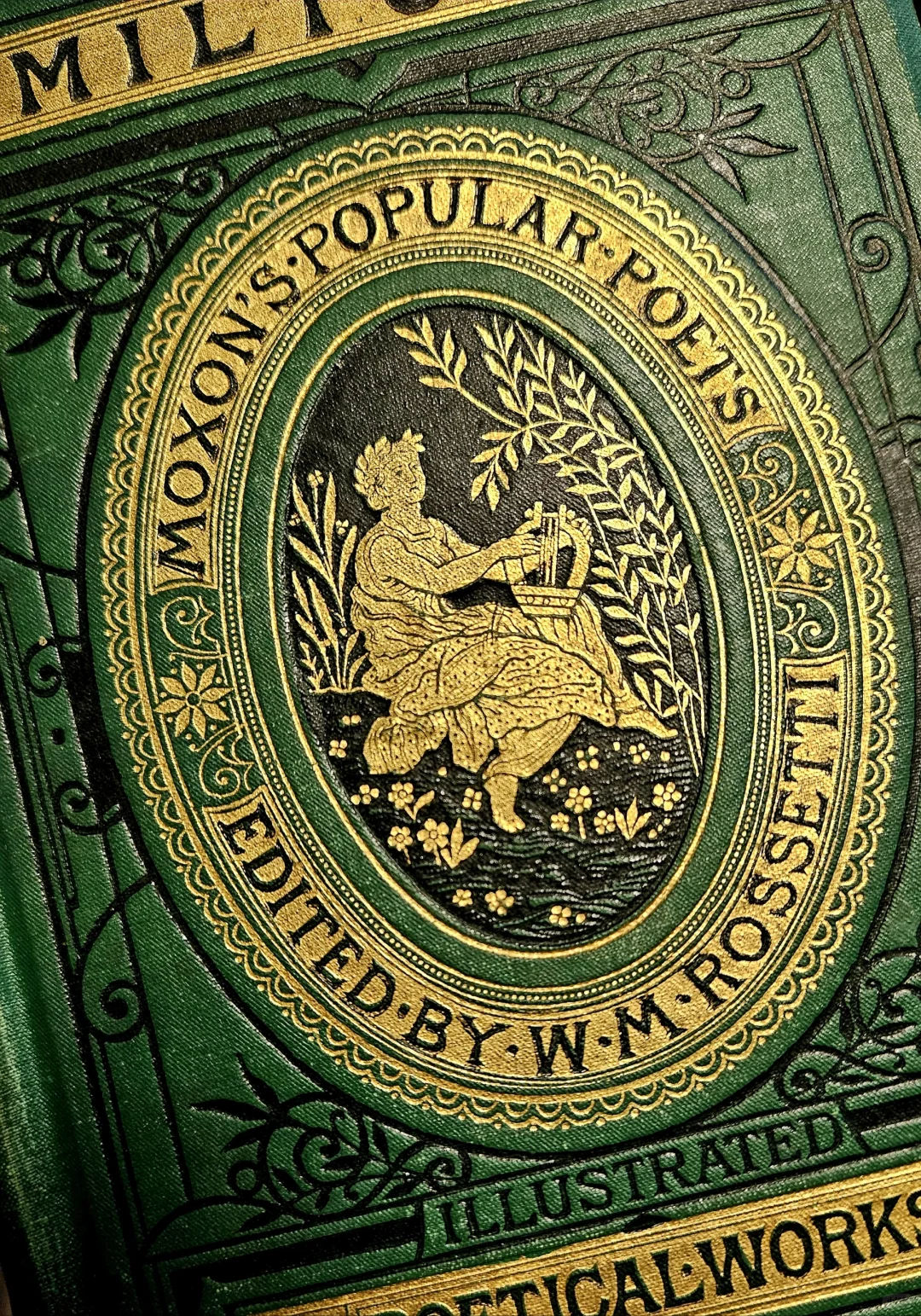 精美的烫金装帧设计