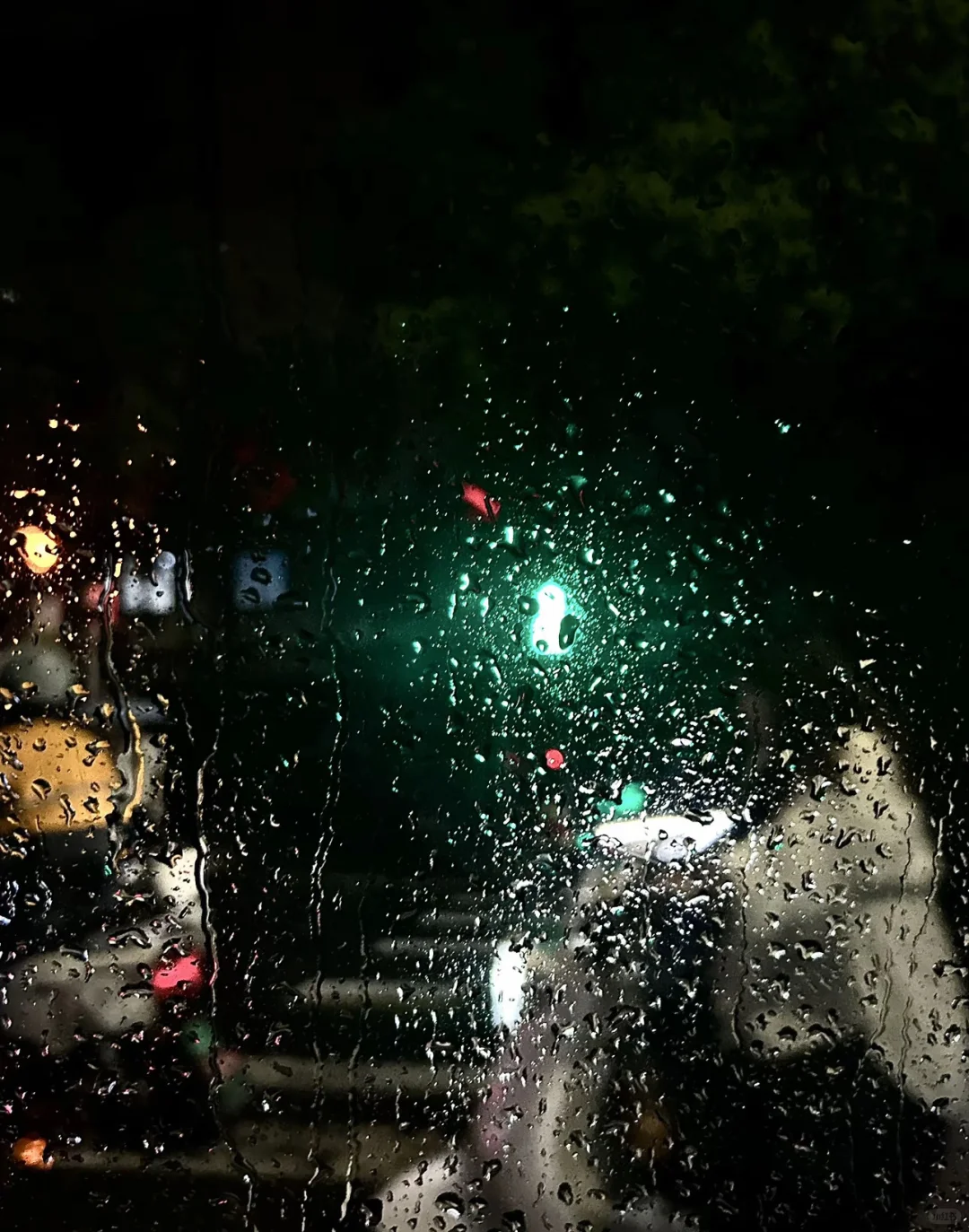 当我拍到雨天的玻璃窗……