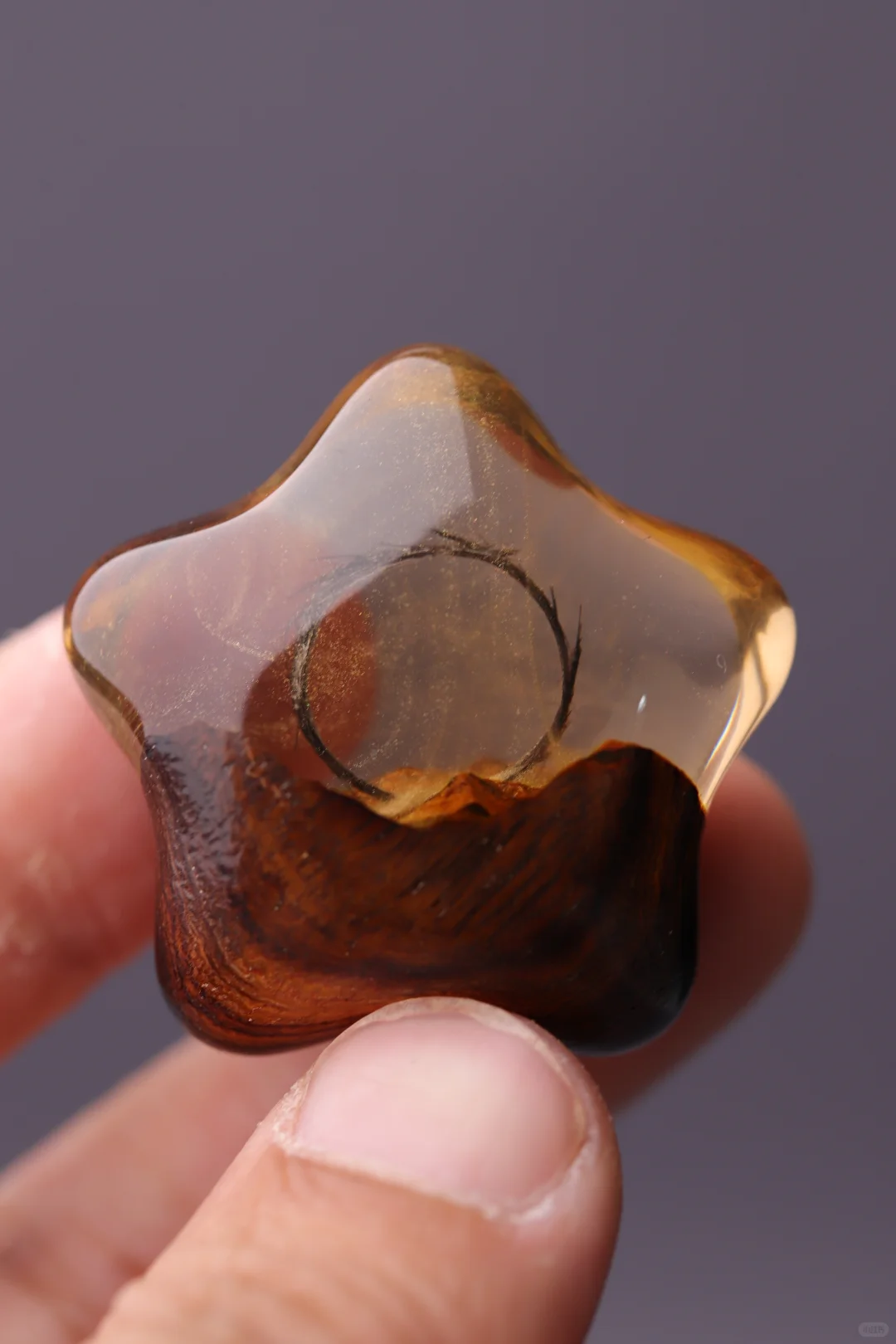 耗时36小时把宝宝胎发封存进一颗永恒琥珀星