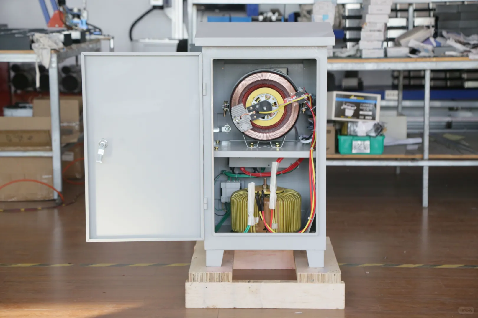 三相稳压器与单相稳压器的优劣对比