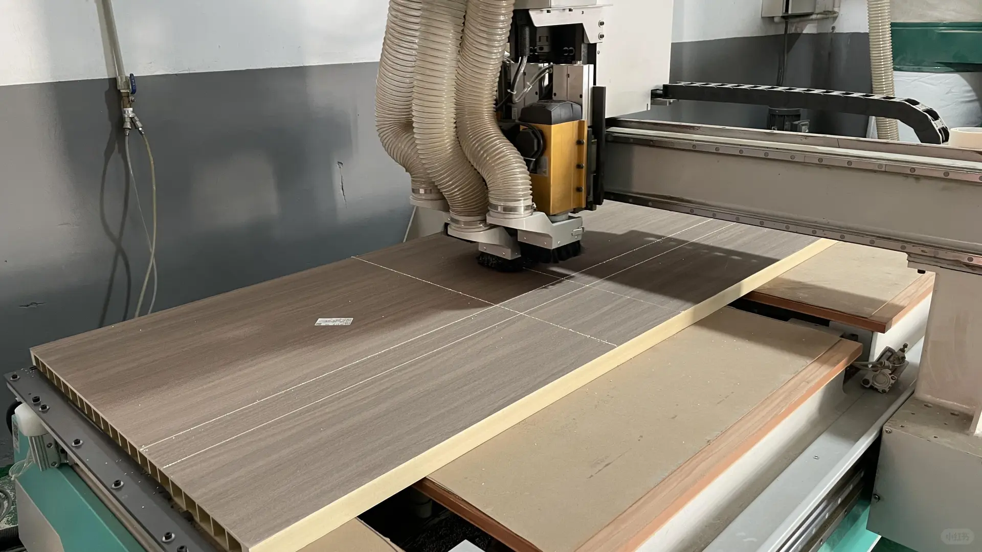 WPC木塑门门面雕刻工艺