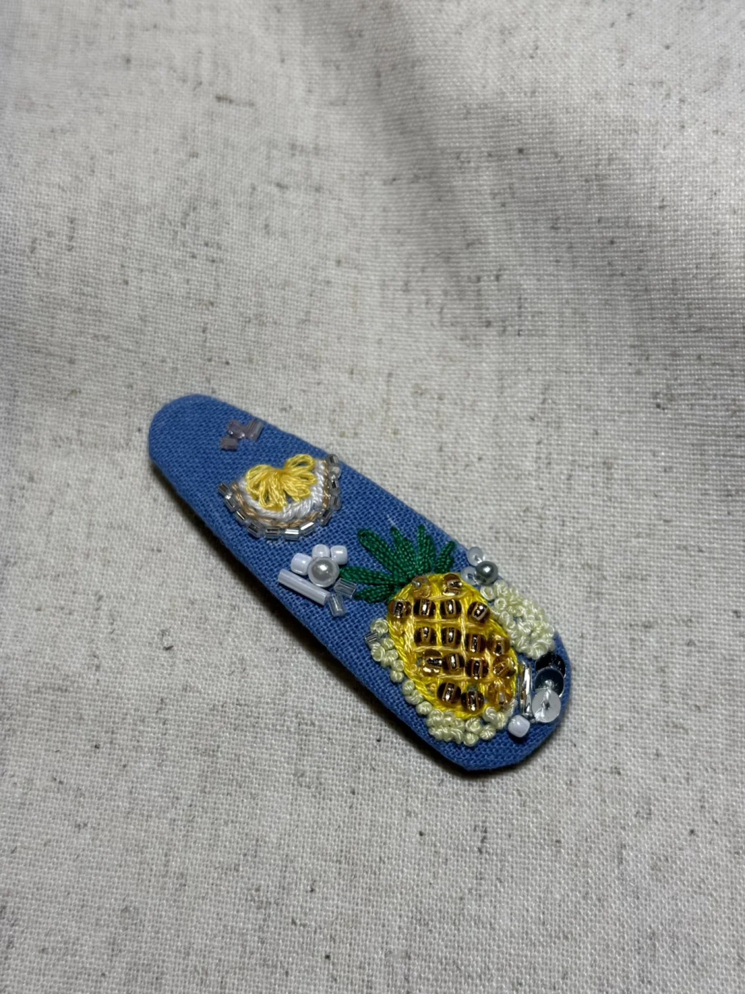 自学刺绣卖出了第一枚发卡?