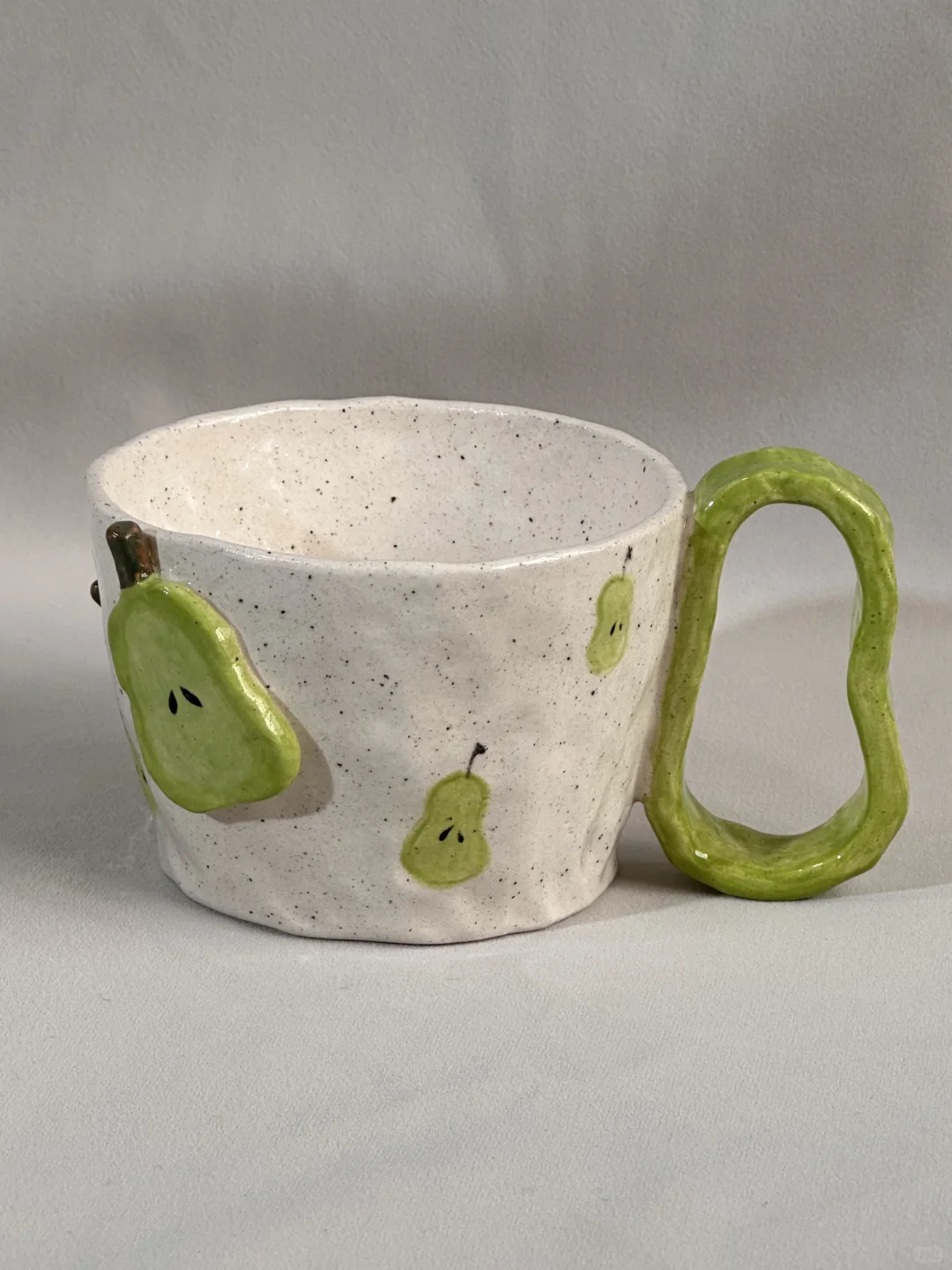 粗陶质感的梨杯梨