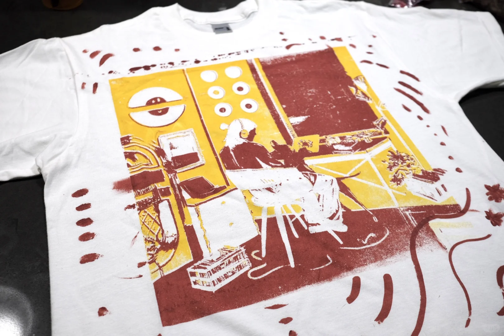 拿插画丝网印刷T恤