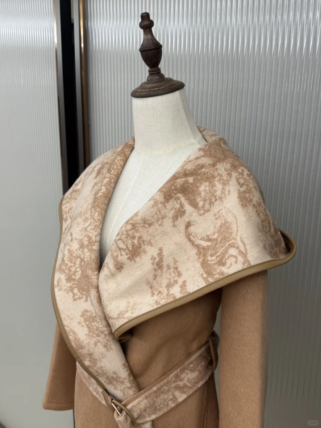 围巾还可以绑在腰上呀