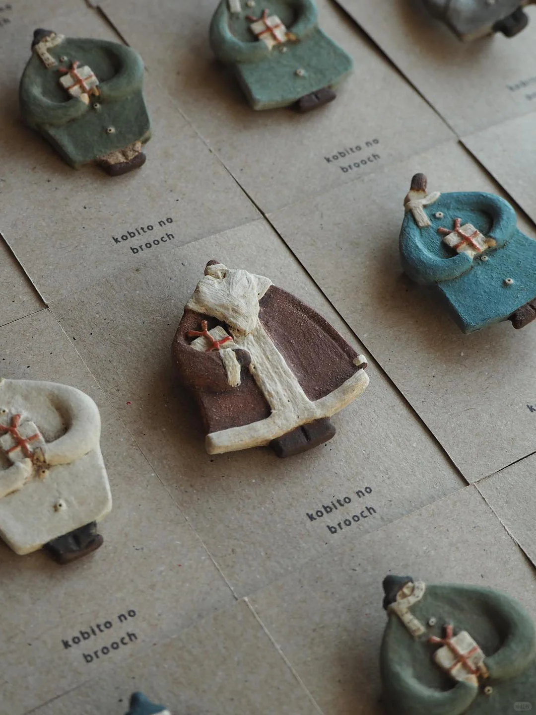 她的陶艺小人，被称为“可触摸的时光胶囊”