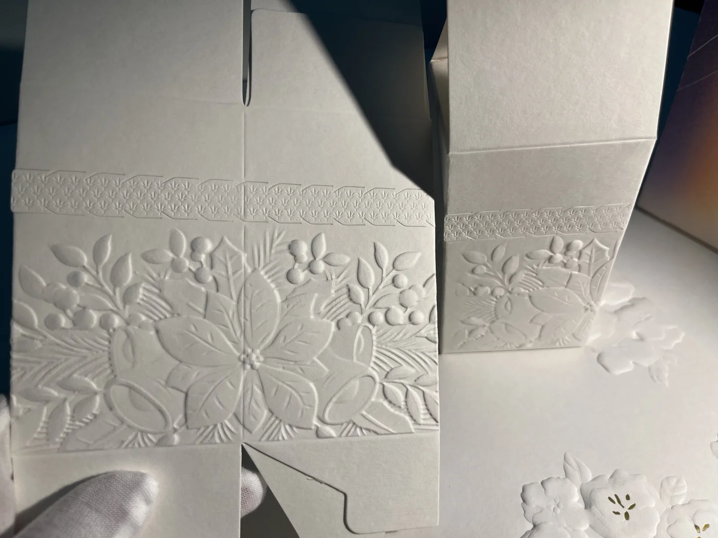 「特种纸浮雕工艺」