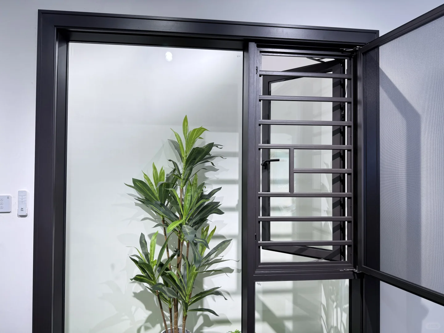 封窗断桥铝选择挑花眼