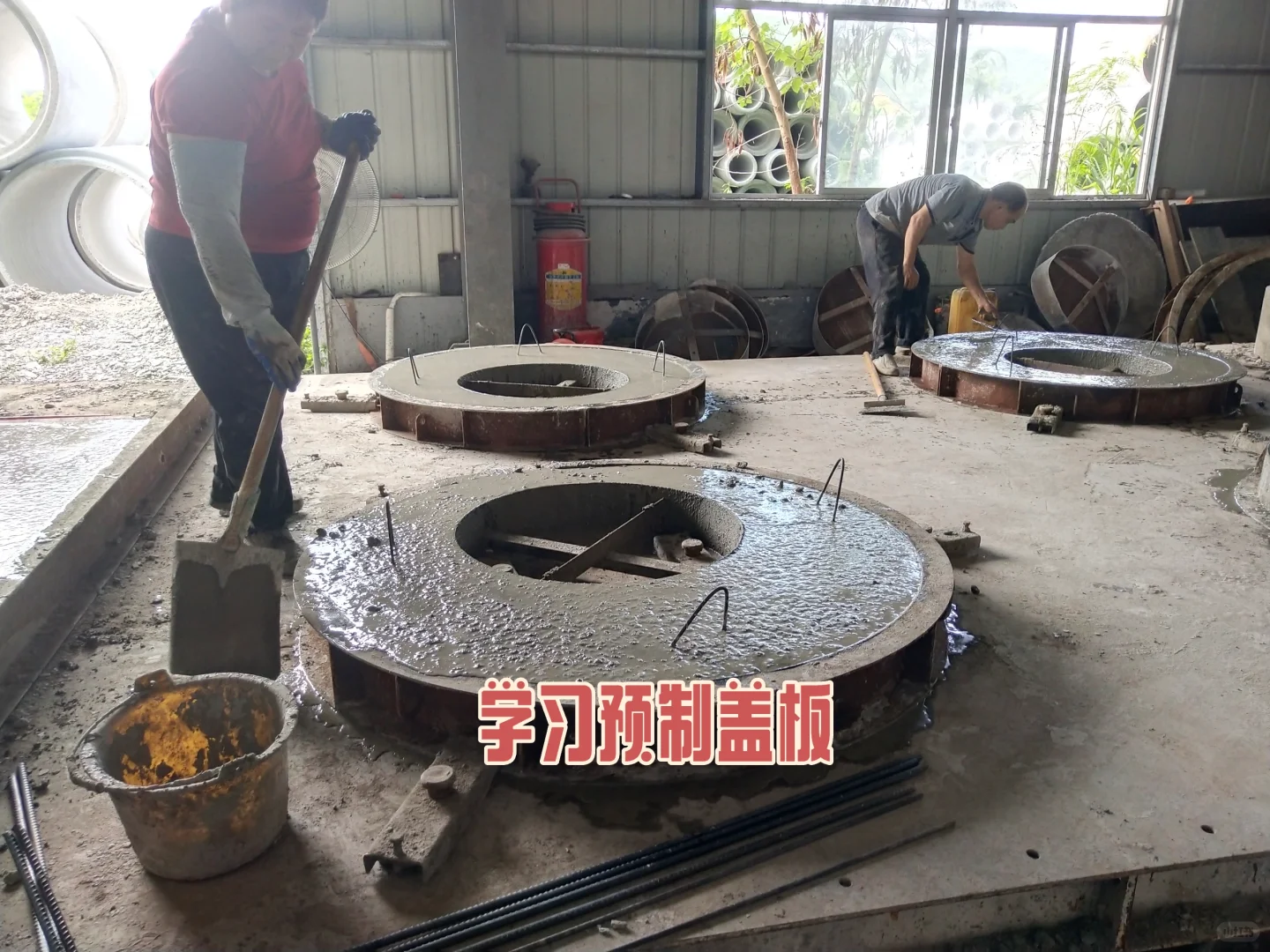 00后女大学生勇闯水泥制品厂！！