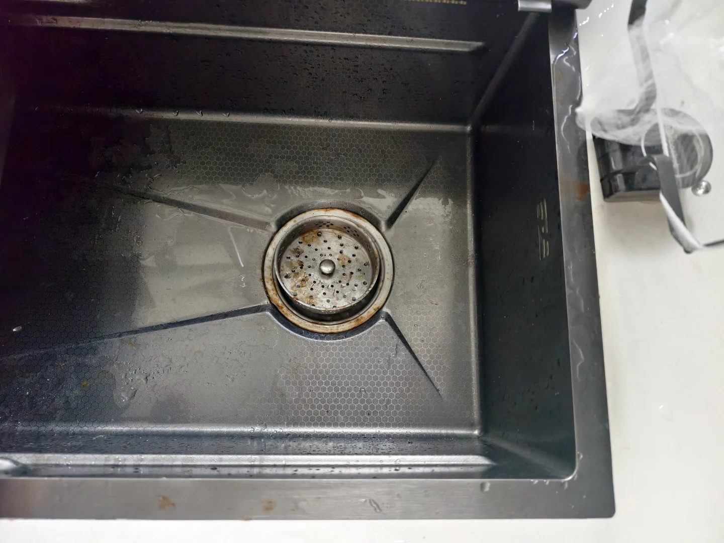 我被骗了吗，这水槽是生锈的吗