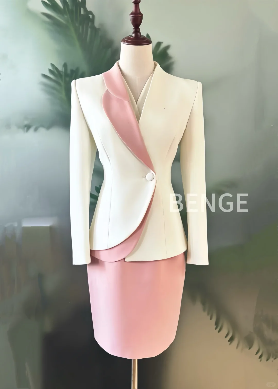 粉白拼色西装