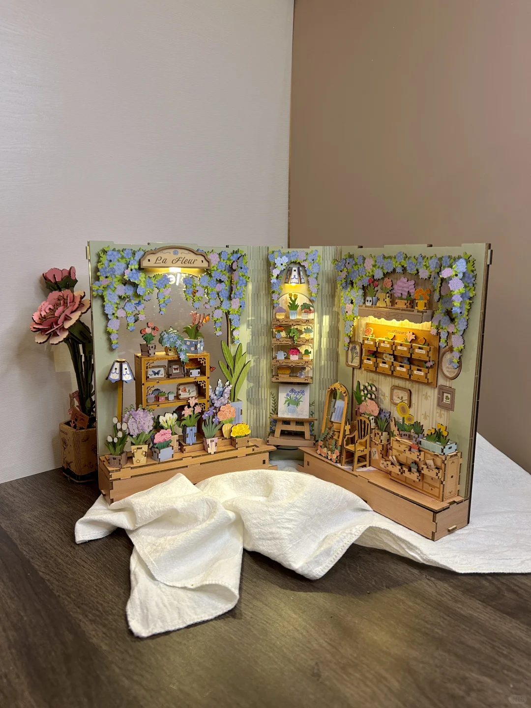 好治愈！书立打开后竟然出现了绝美花店?