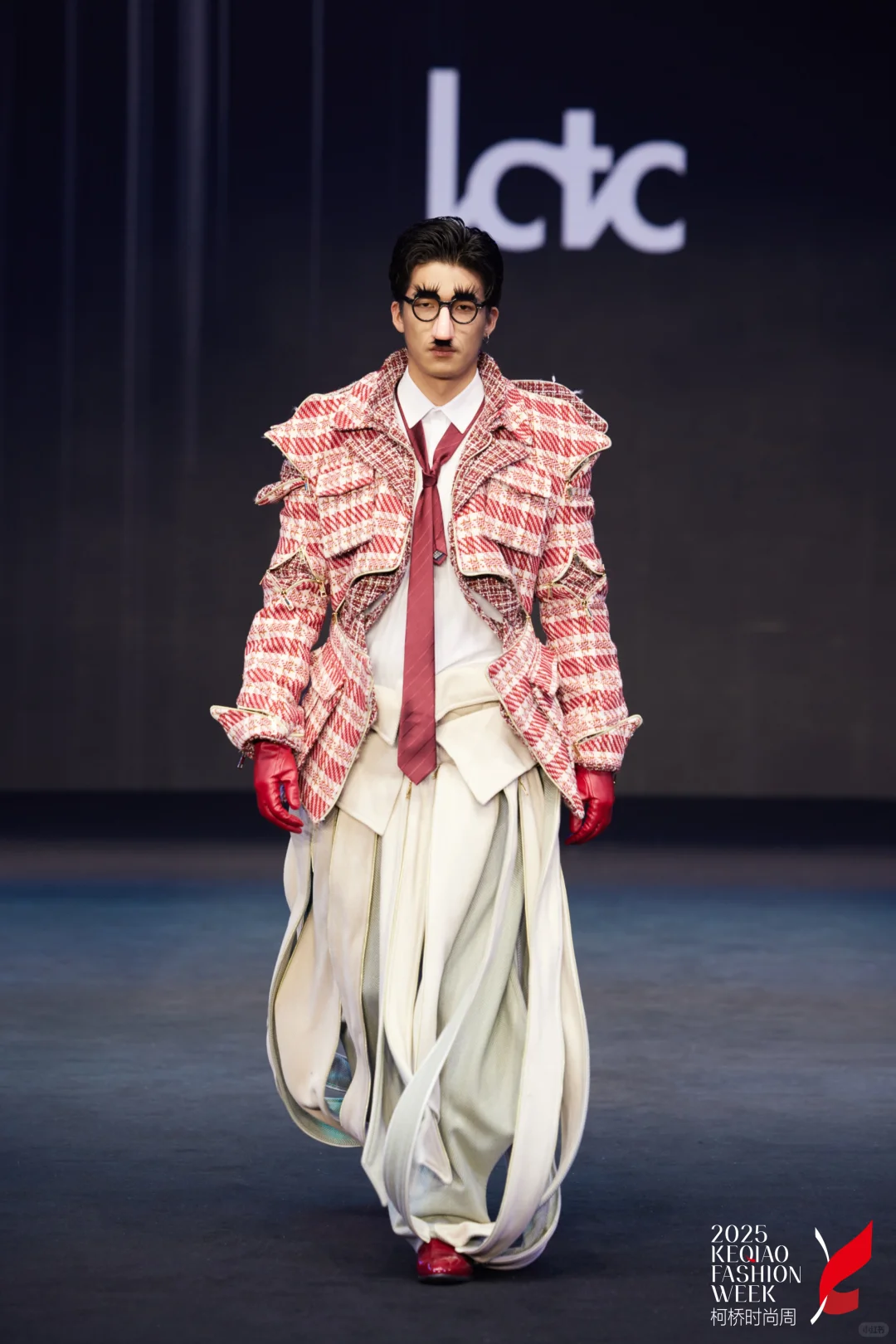 没拿奖也要发！这套Look我做得太疯了