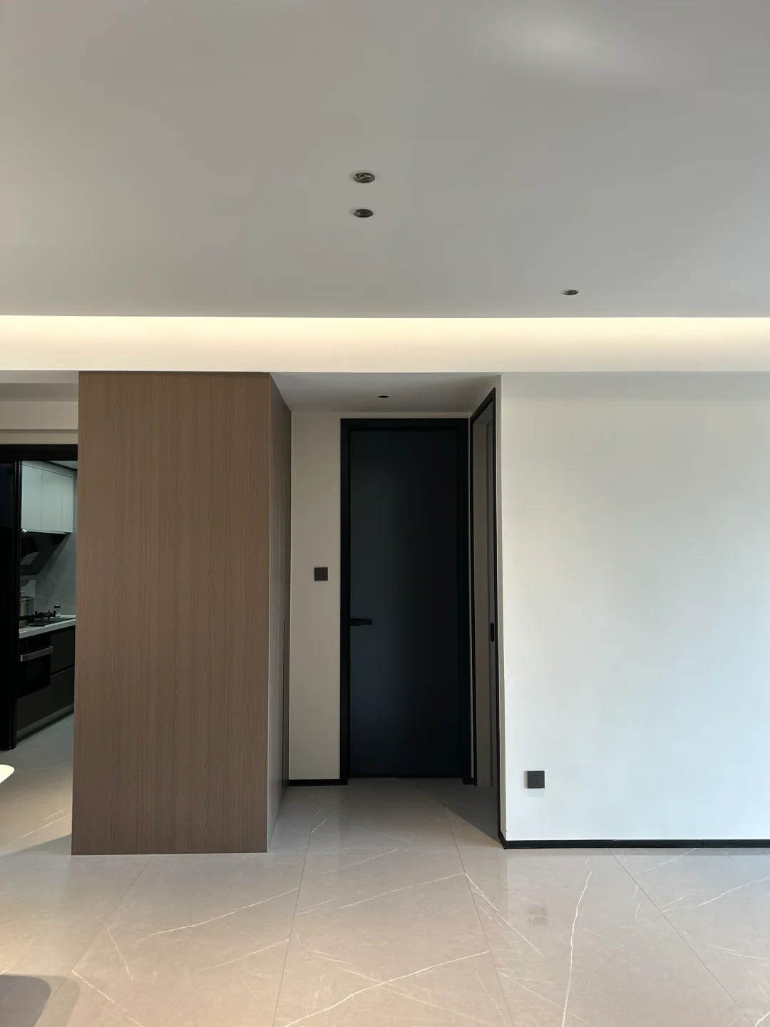 硬装结束，软装未进场前的样子！