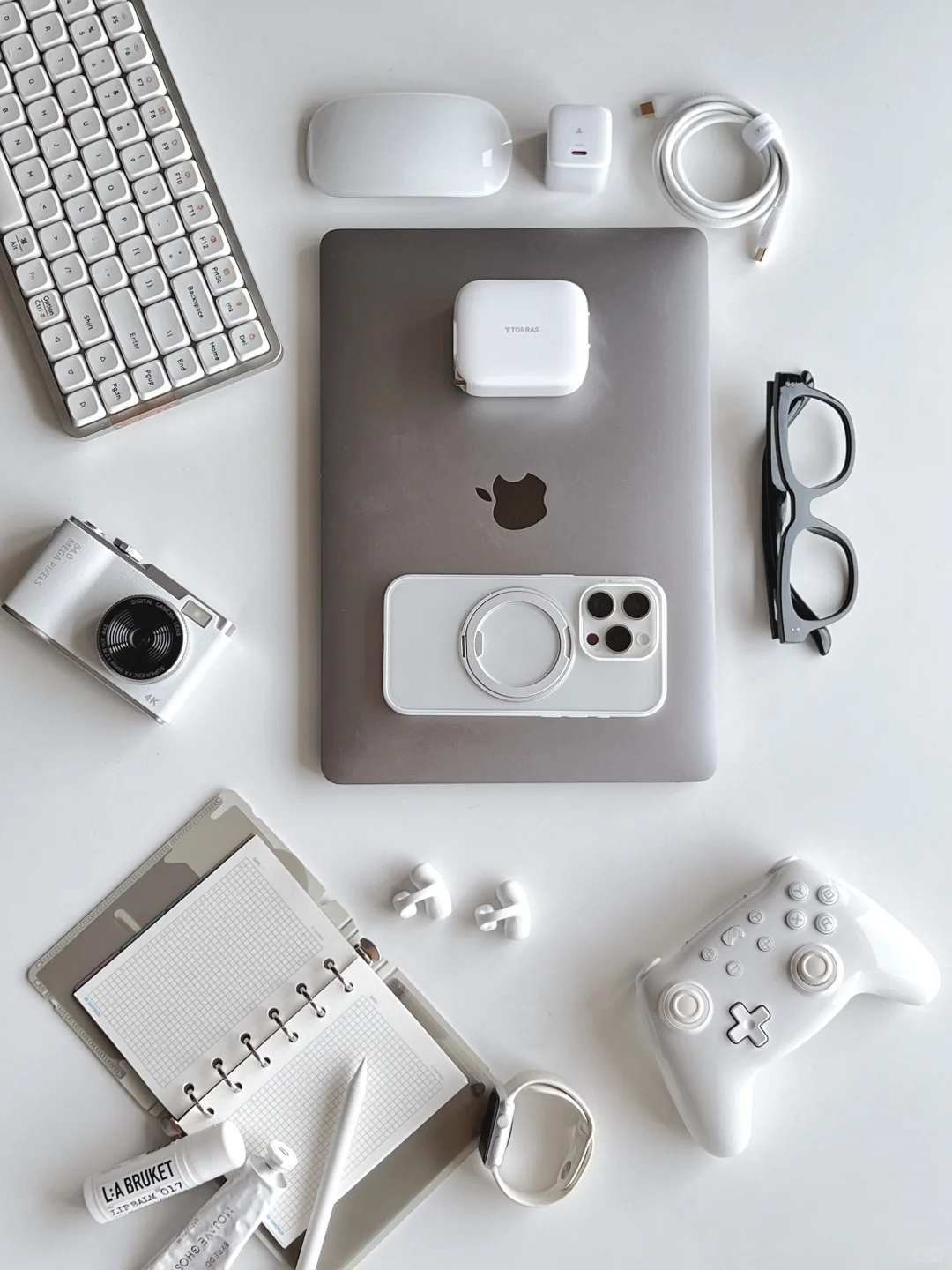 极简主义｜数码男生日常桌搭EDC