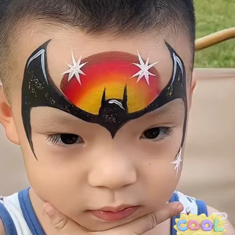 男童面部彩绘图案