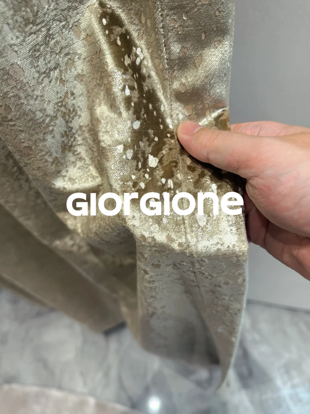 当指尖唤醒一帘星光| 来自烫金面料的魅力