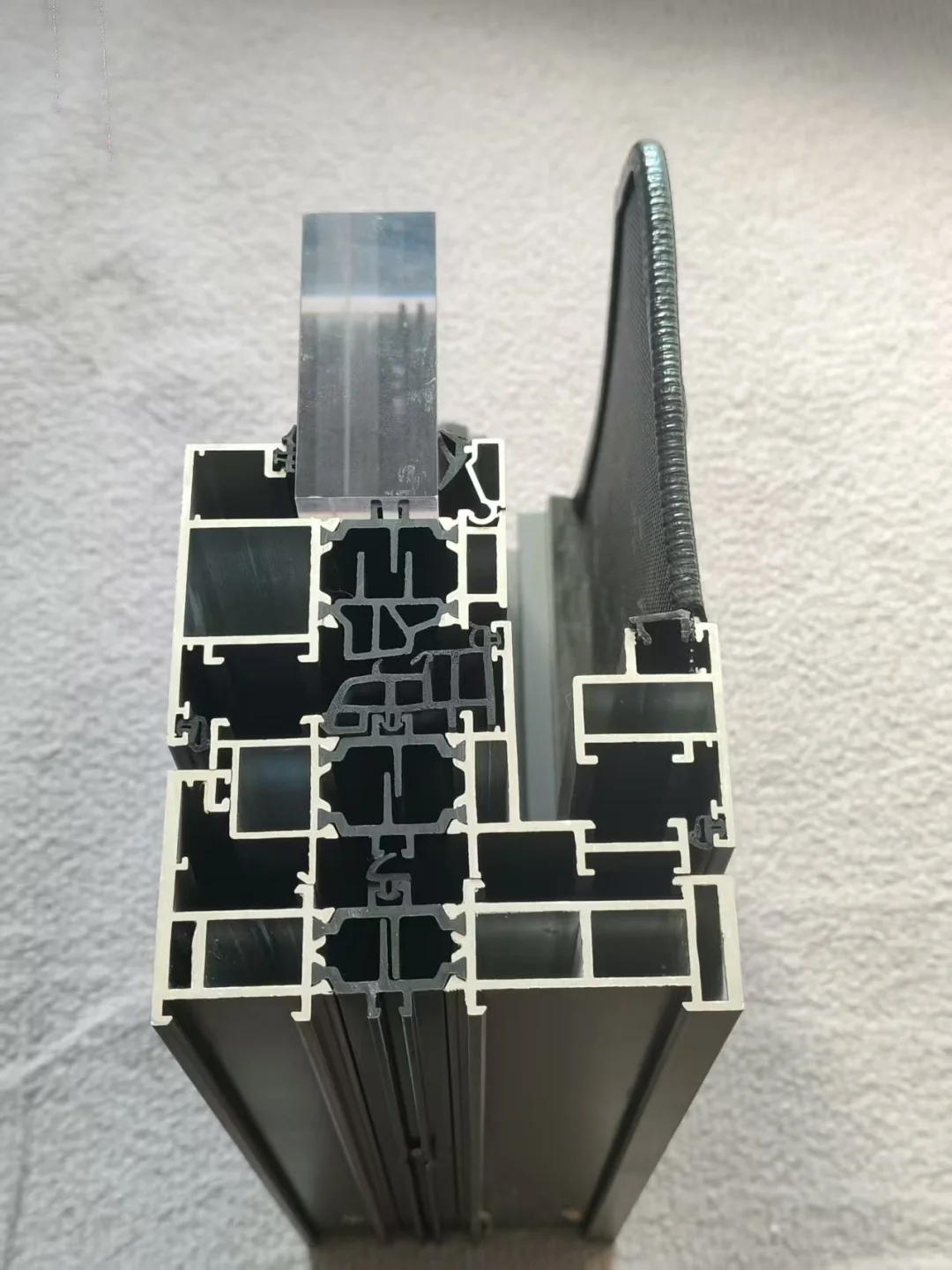 一旦开始研究断桥铝，你的封窗也就定型了…