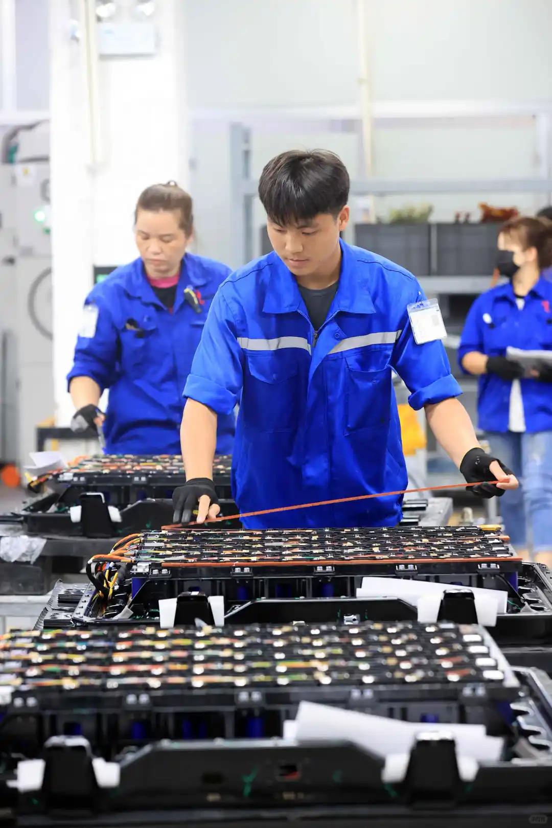 新能源汽车电池 助力“双碳”目标