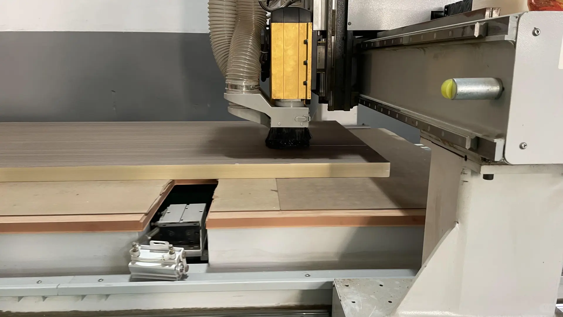 WPC木塑门门面雕刻工艺