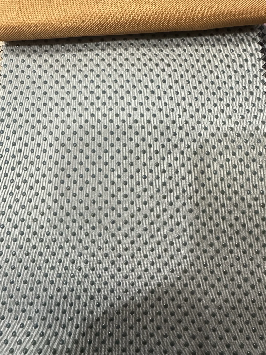 滴塑布：以匠心工艺打造功能性纺织新标杆