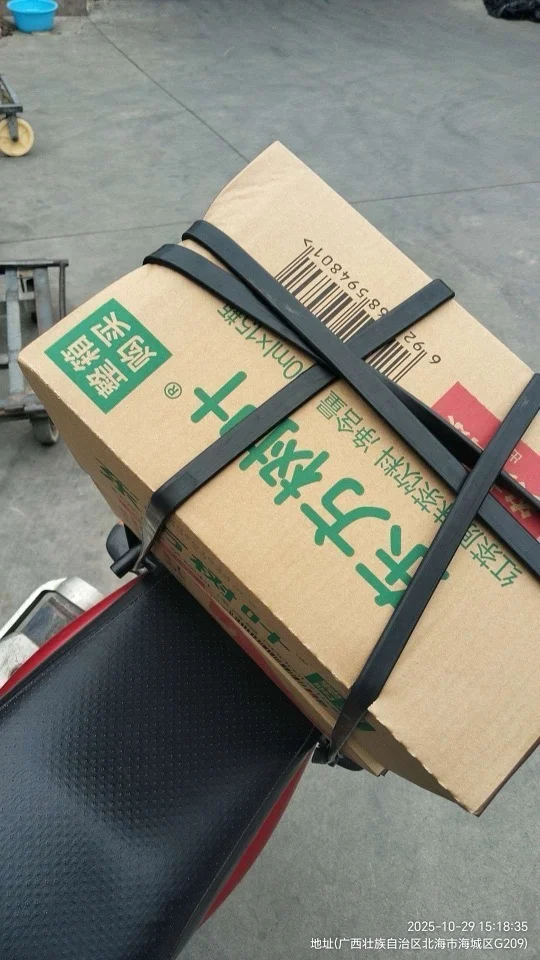 张家界矿泉水瓶装水饮料方便面八宝粥批发