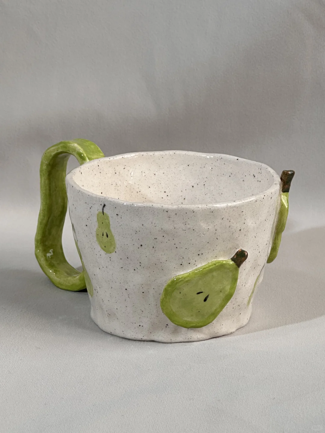 粗陶质感的梨杯梨