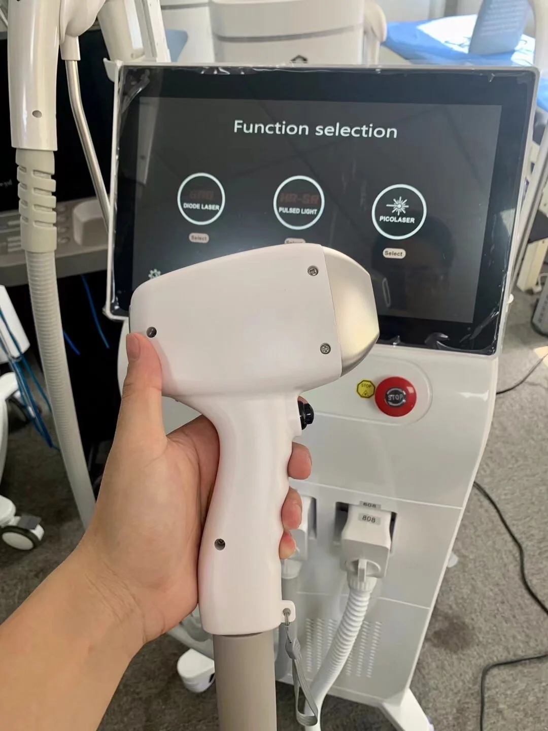 三合一多功能仪器：脱毛、祛斑、嫩肤不在话下