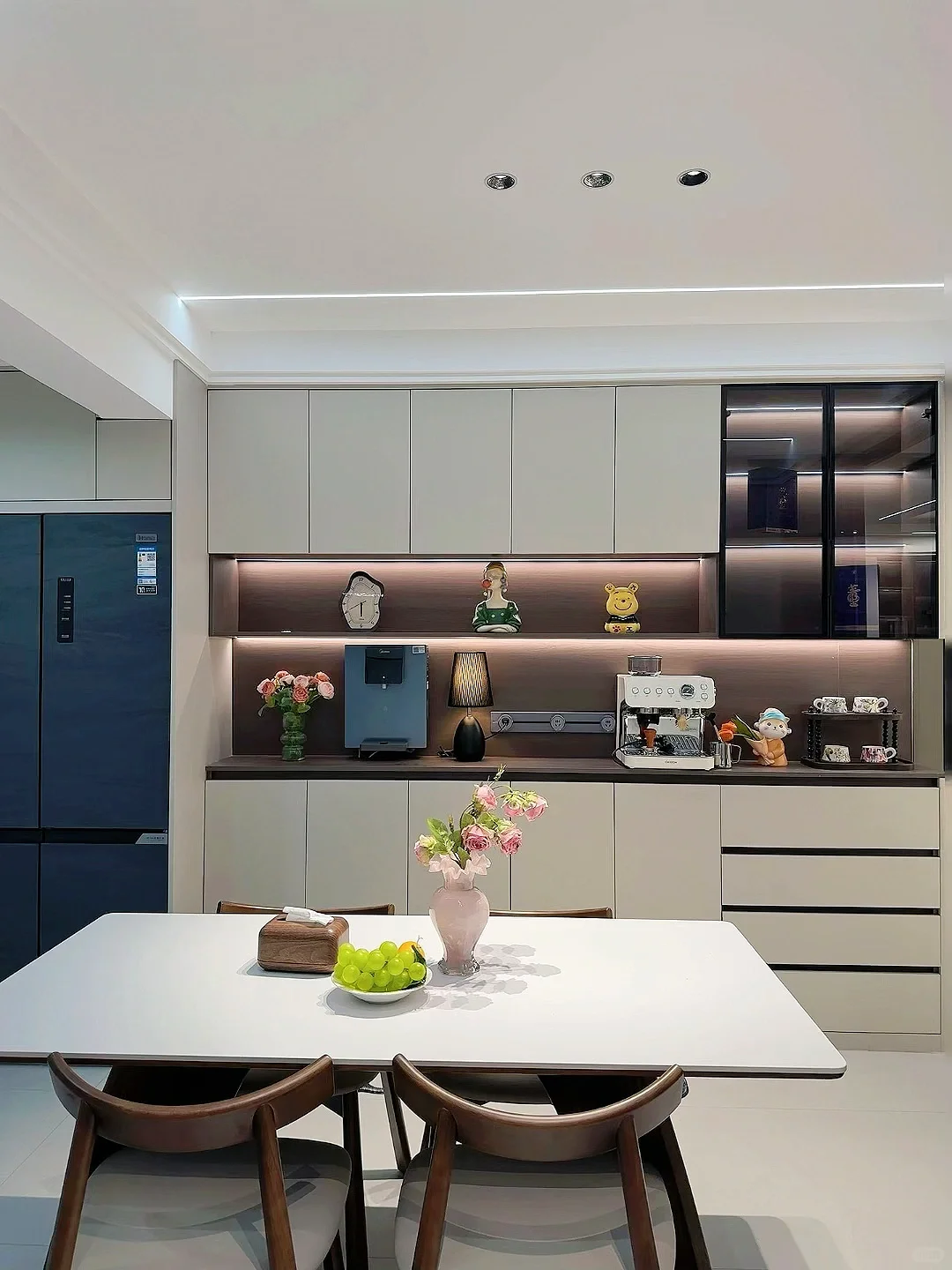 谁懂啊?我家餐边柜配色也太好看了吧！