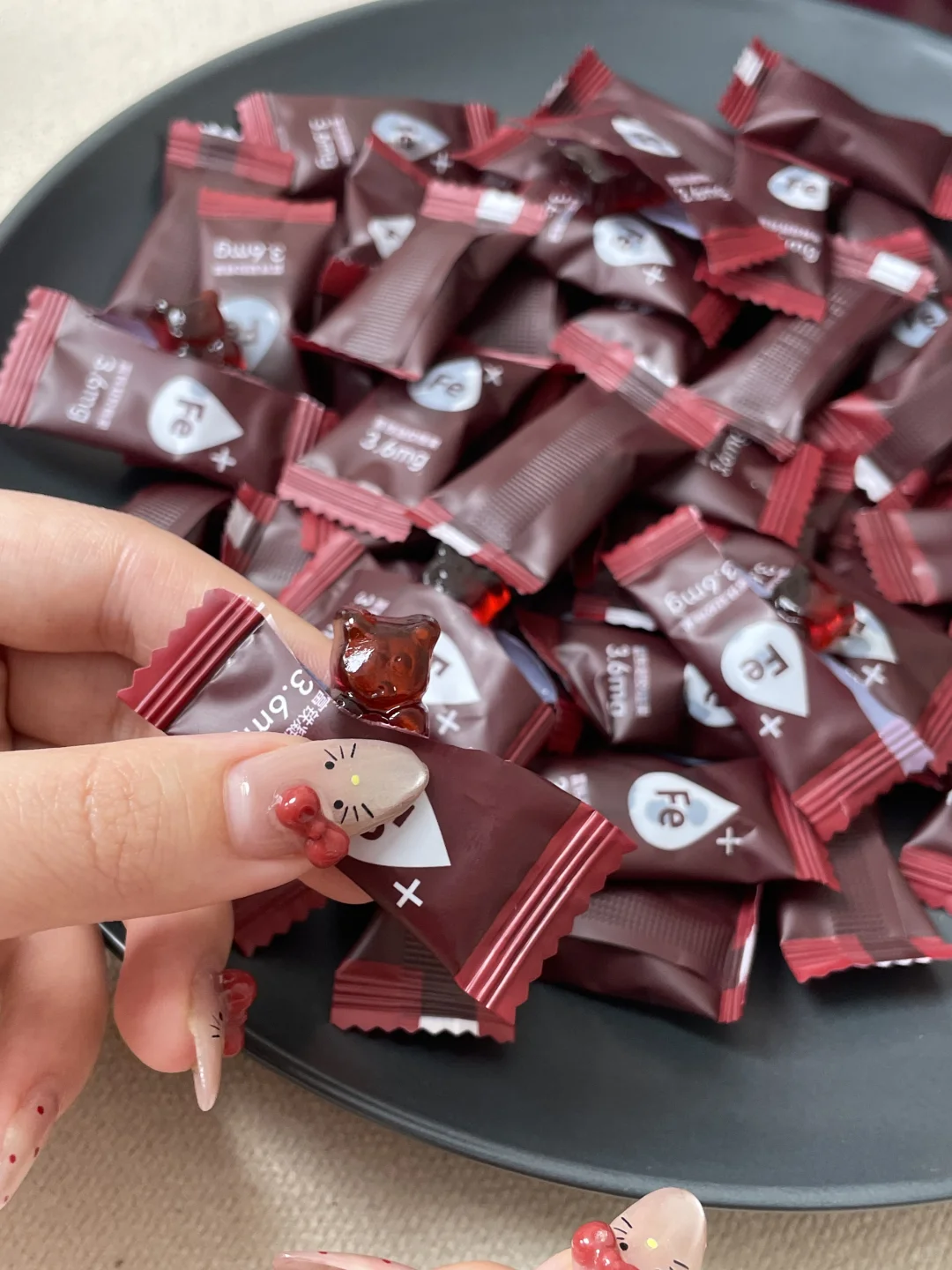 由于长期吃富铁软糖……