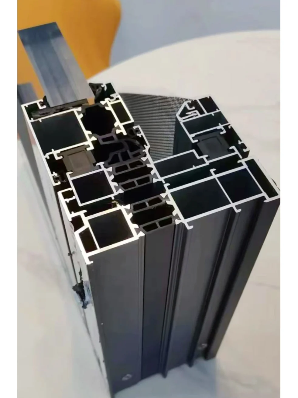 断桥铝和系统窗之间是如何选择的