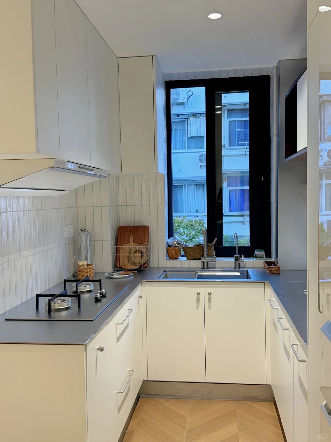 听网友的劝！厨房装不锈钢台面是真的好看！！