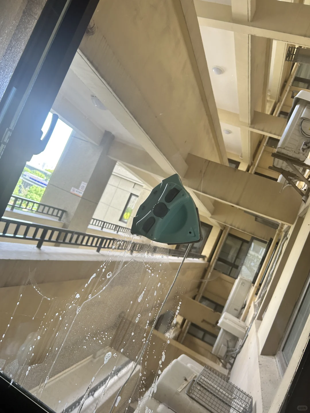 又到了擦窗户的时候