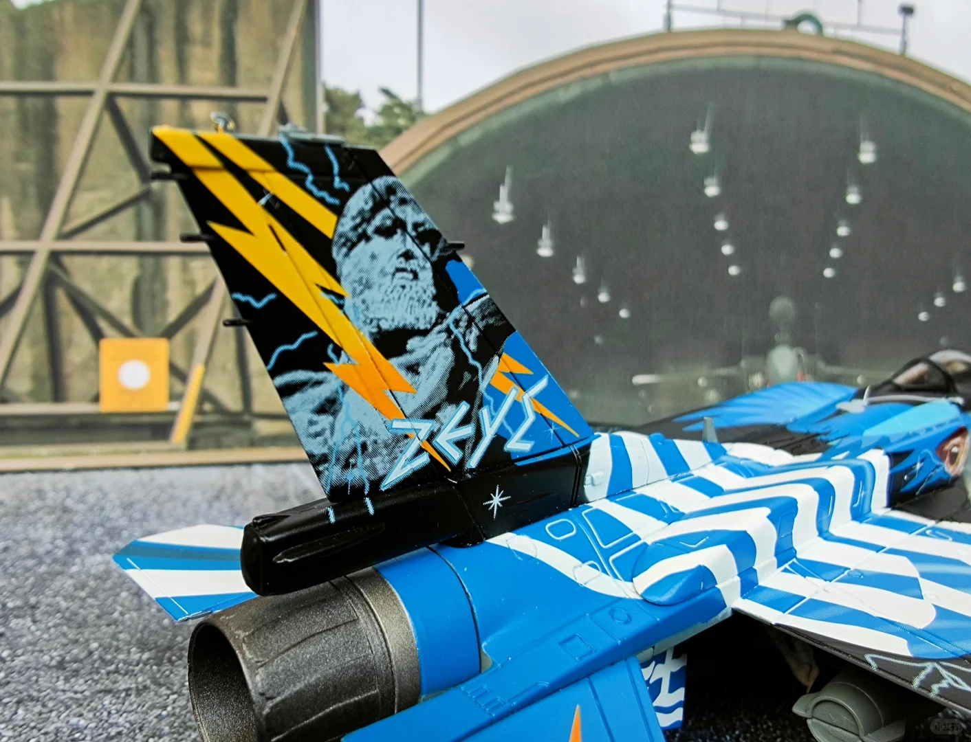 绚丽彩绘F16之宙斯涂装