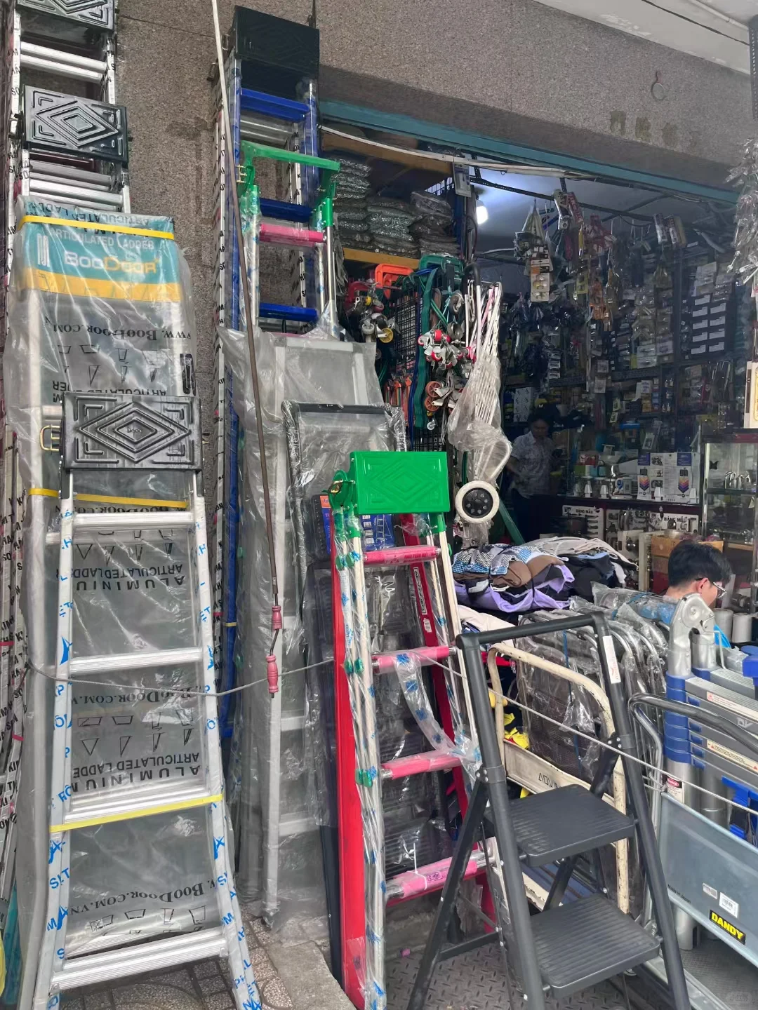 胡志明最大的五金市场