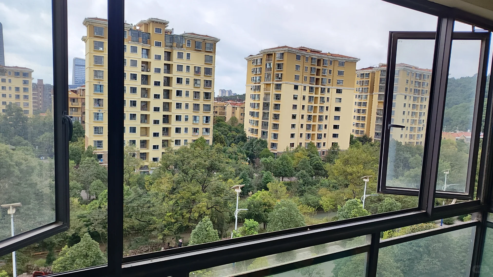 钢化玻璃自爆害怕吗?