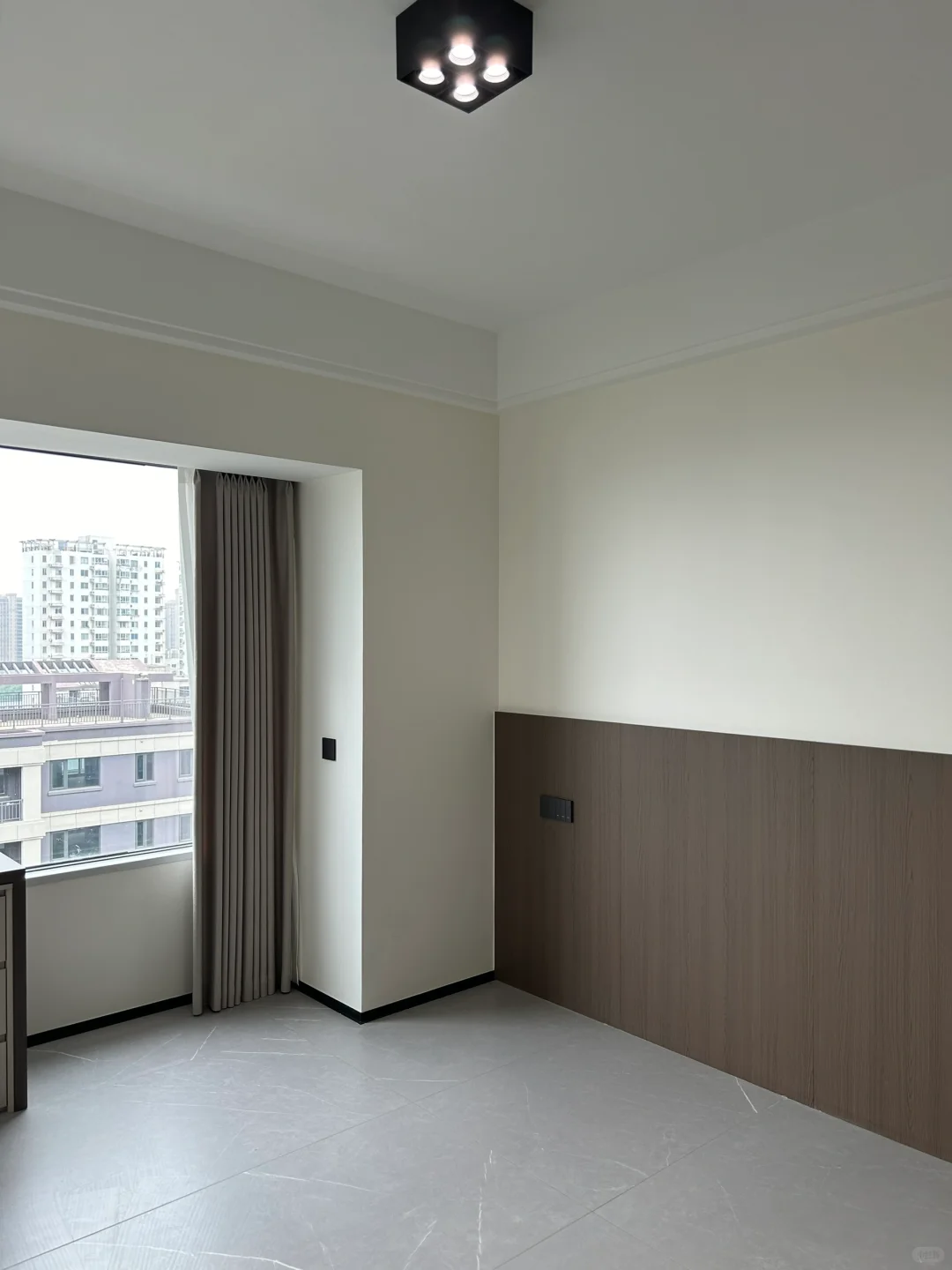 硬装结束，软装未进场前的样子！