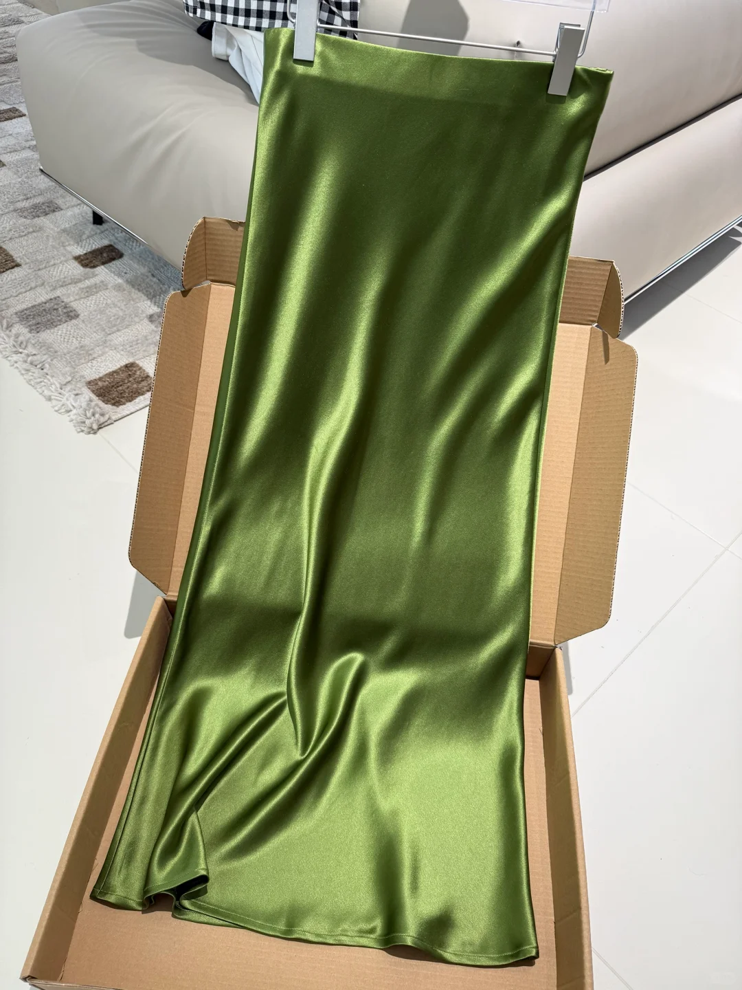 盯了3个月的醋酸裙｜工厂人把细节卷到极致