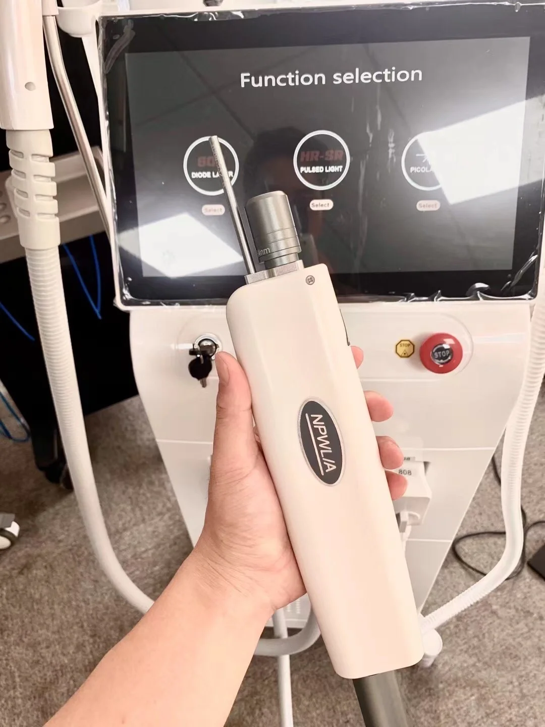 三合一多功能仪器：脱毛、祛斑、嫩肤不在话下