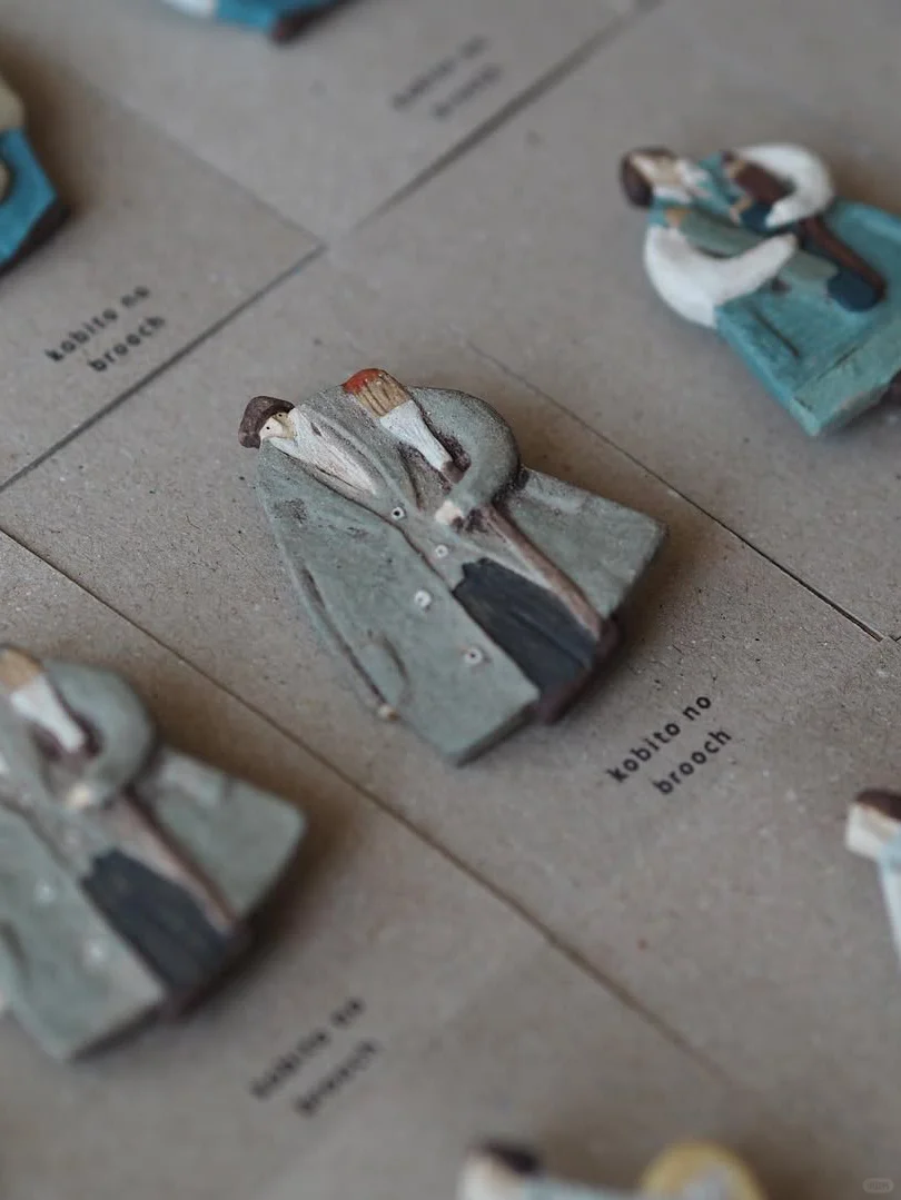 她的陶艺小人，被称为“可触摸的时光胶囊”