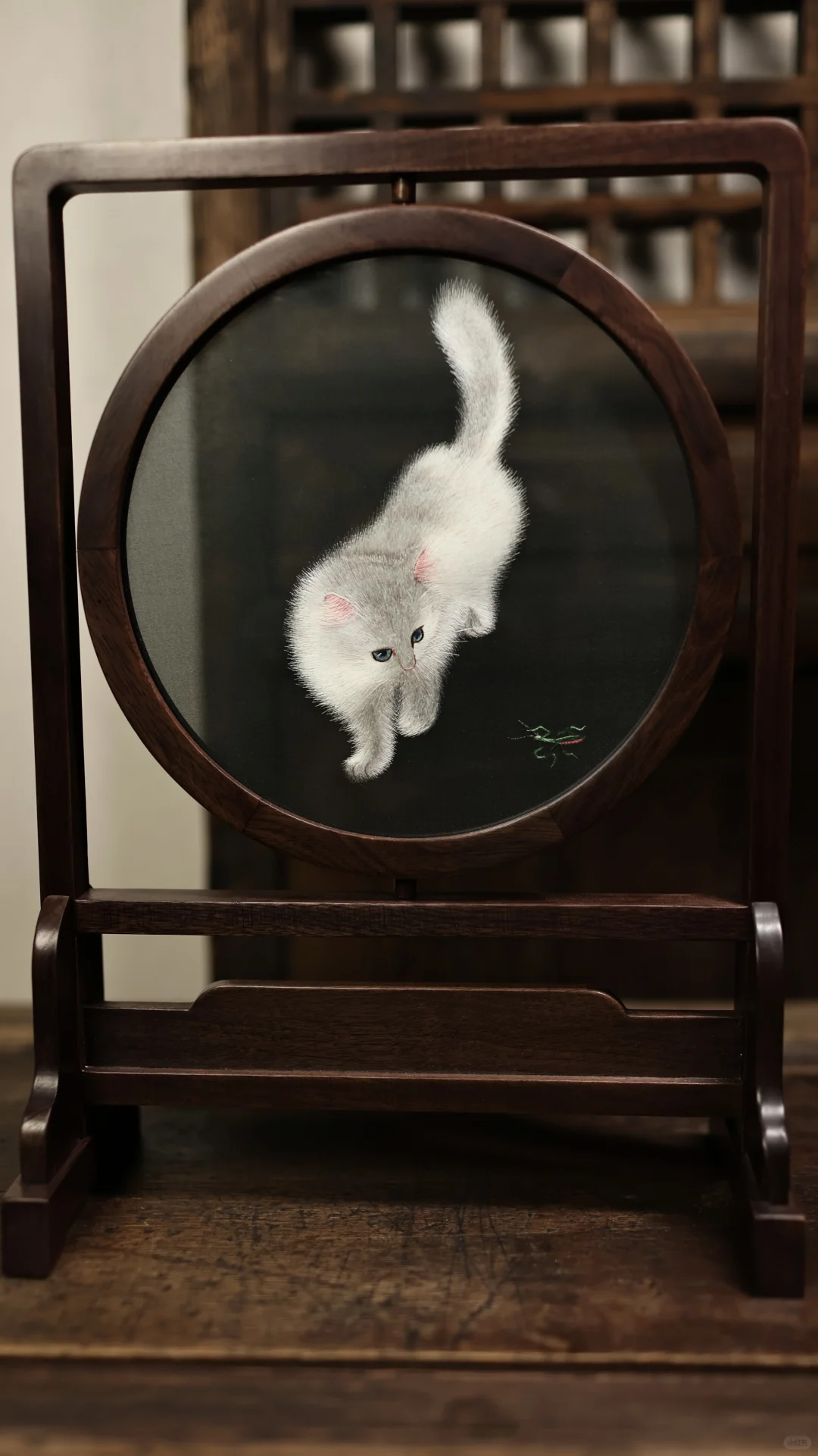 经典苏绣双面绣《猫戏螳螂》