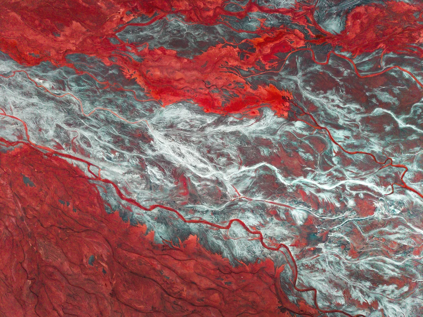 距离北京500km 大地的裂变 鞍山尾矿坑航拍