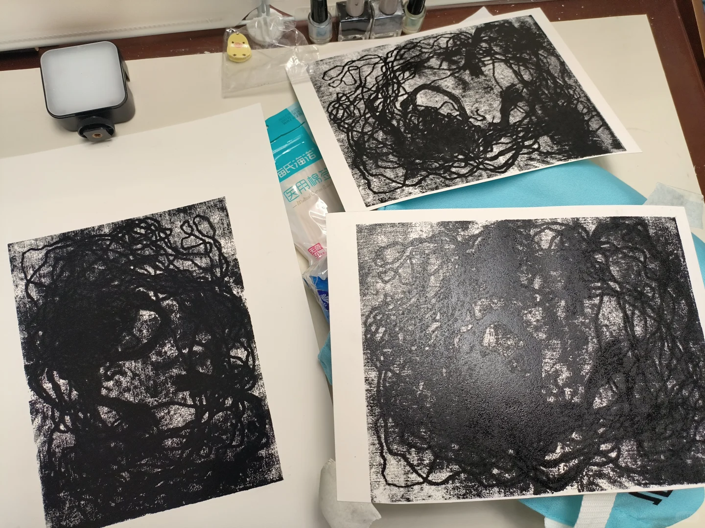 求助！丝网版画为什么总是印成这样