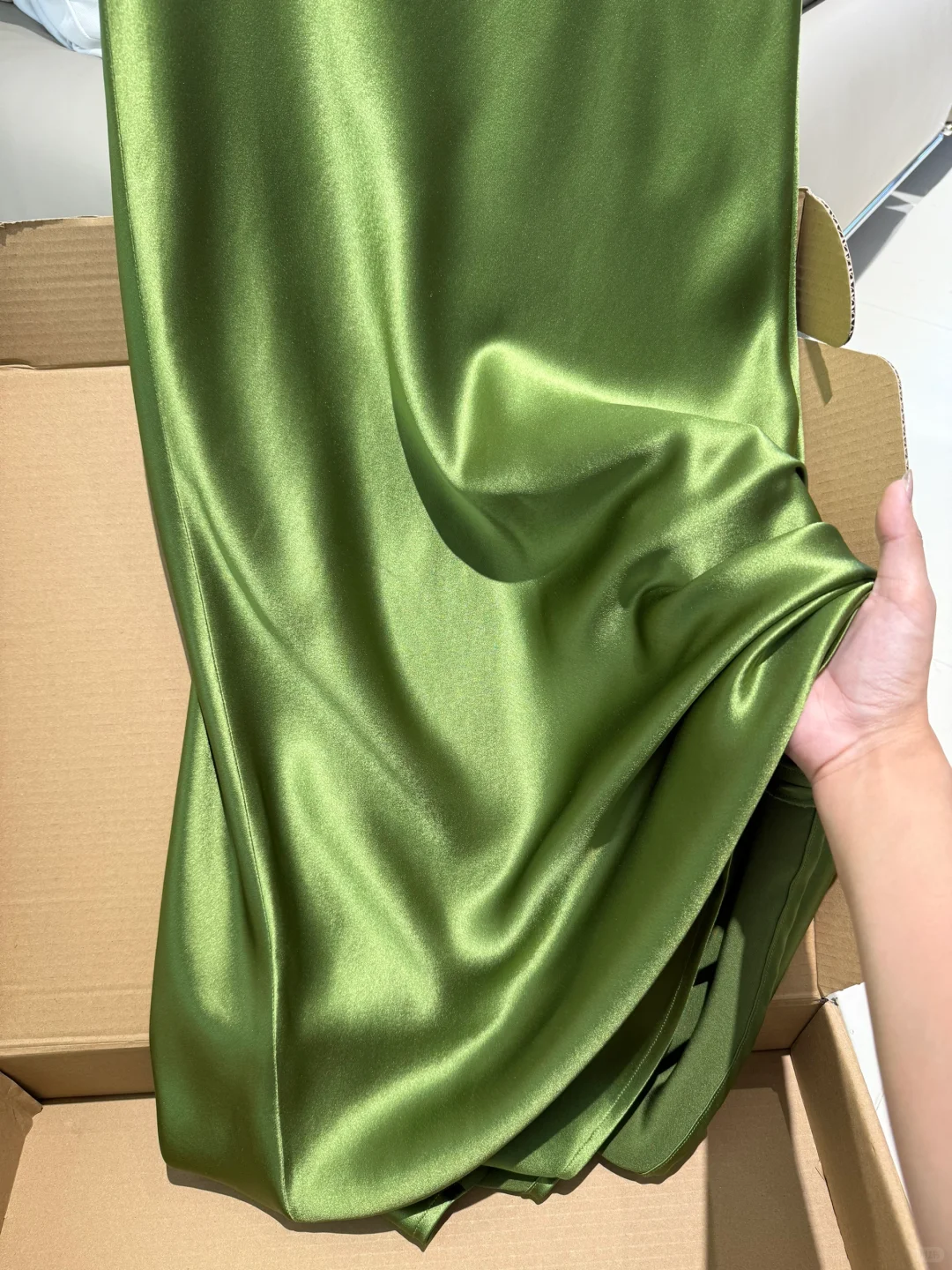 盯了3个月的醋酸裙｜工厂人把细节卷到极致