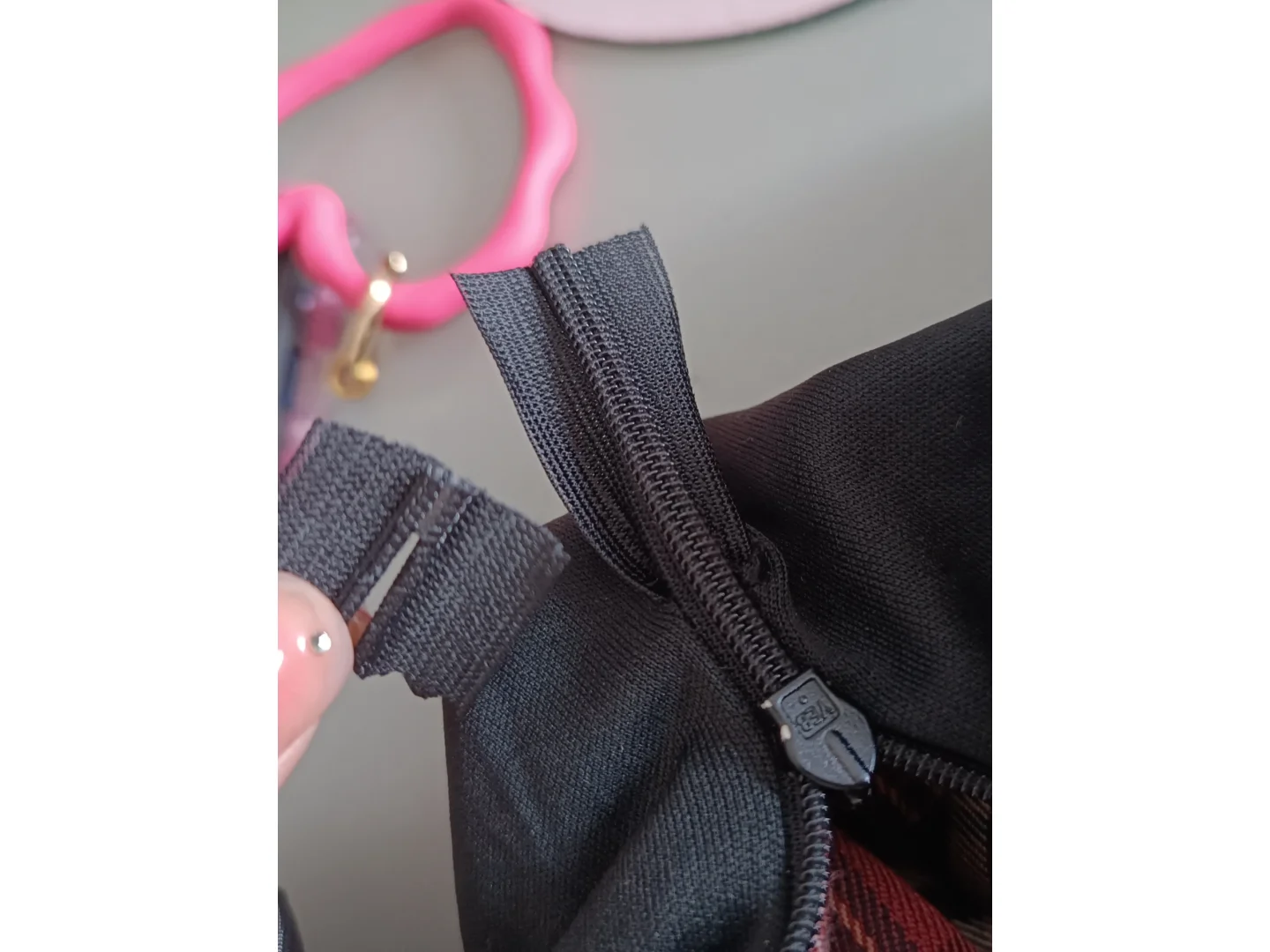 隐形拉链头坏了怎么办