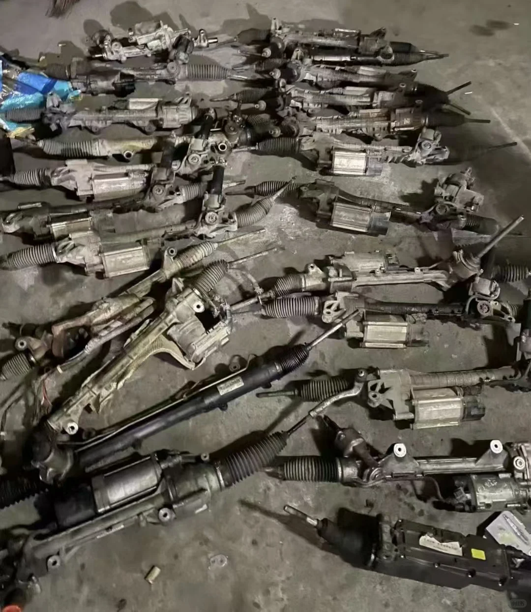 高价回收汽车旧件