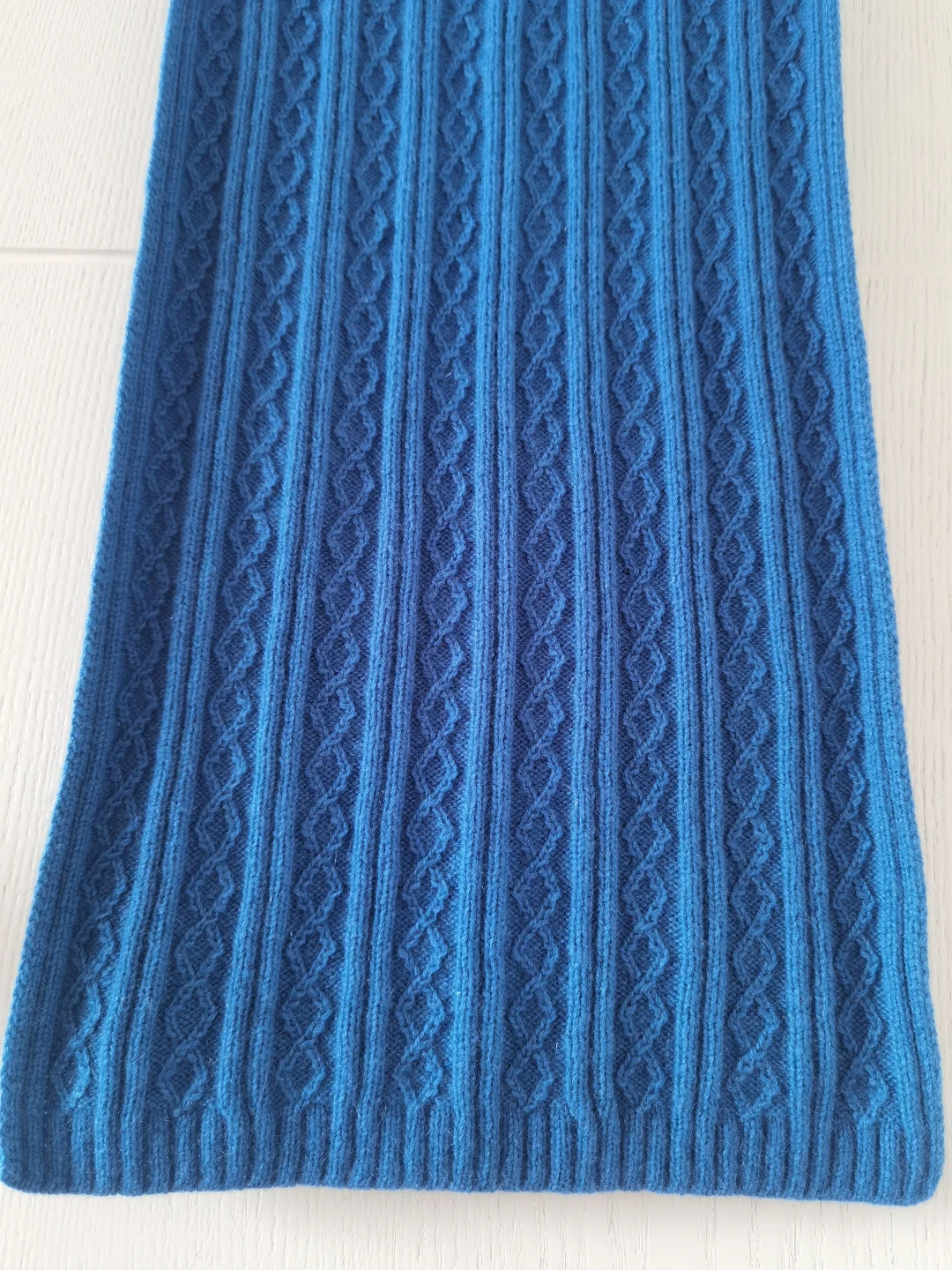 美哒哒宝石蓝羊绒围巾！分享两侧不卷边技巧