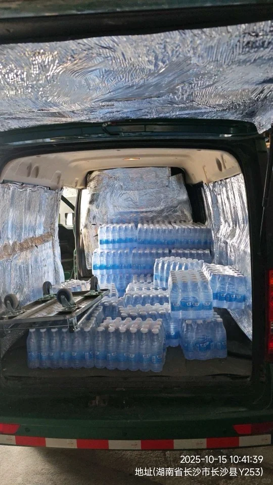 张家界矿泉水瓶装水饮料方便面八宝粥批发